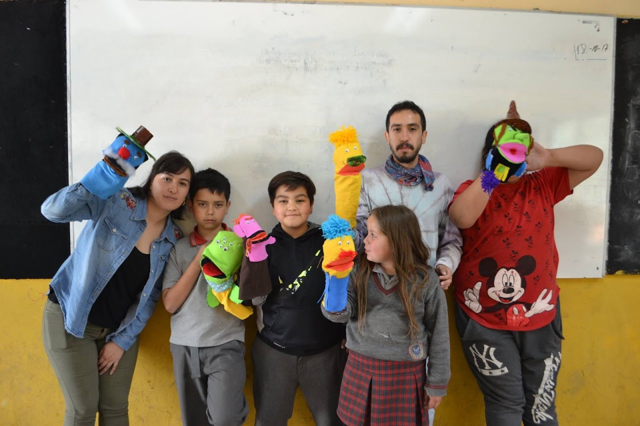Intervención social en Centro Educacional Eduardo de la Barra, Títeres de Barrio