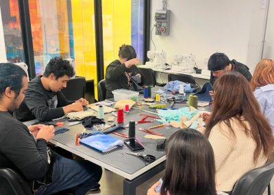 Con gran motivación y ganas por aprender diversas técnicas, inició el “Taller inicial de upcycling” impulsado por Renova Hilo